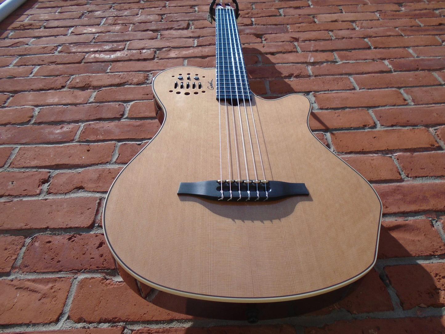 Godin Grand Concert SA Natural HG w/bag sf
