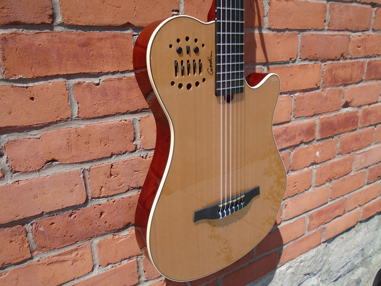 Godin Grand Concert SA Natural HG w/bag sf