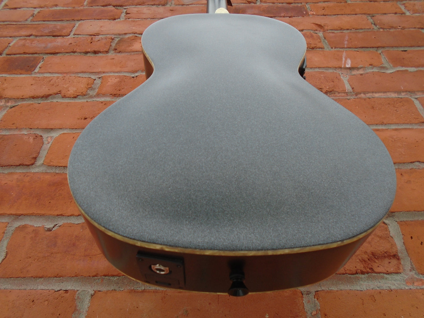 Kala KA -JTE/2TS tenor ukulele w/pickup & bag