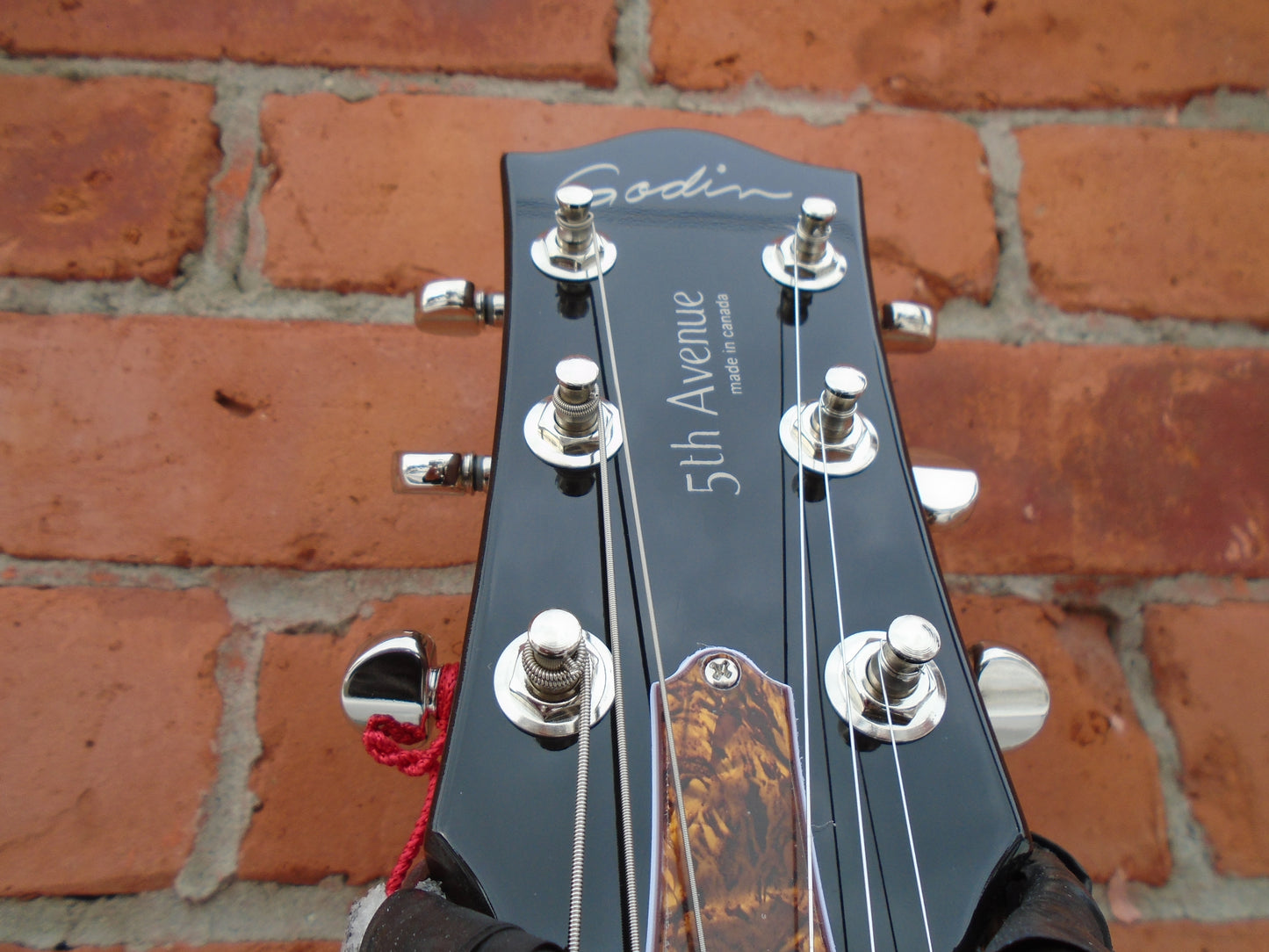 Godin 5th Ave Uptown , T-Armond Havana Brown sf w/bag