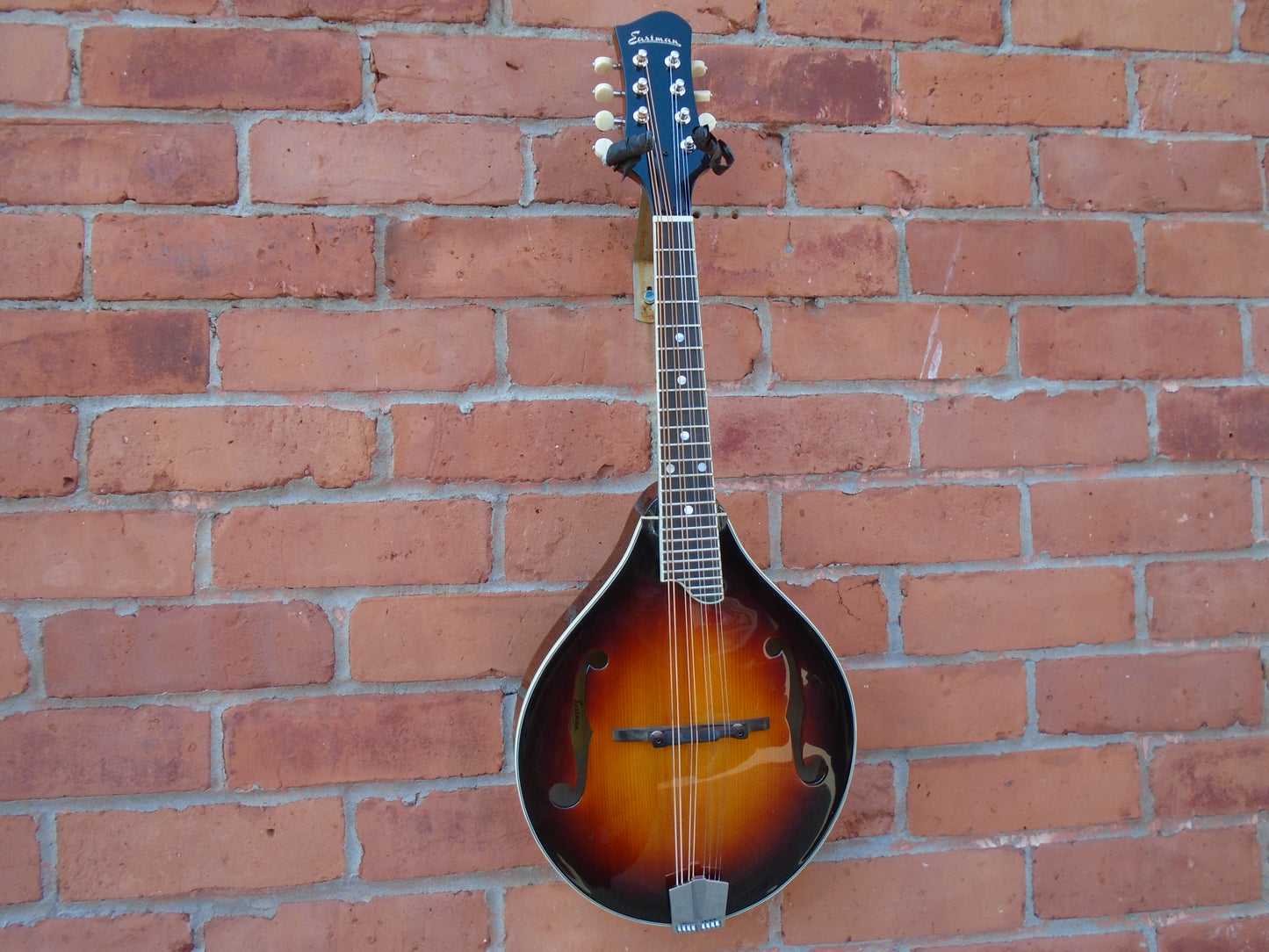 Eastman MD505-CS mandolin w/case & Neotech strap