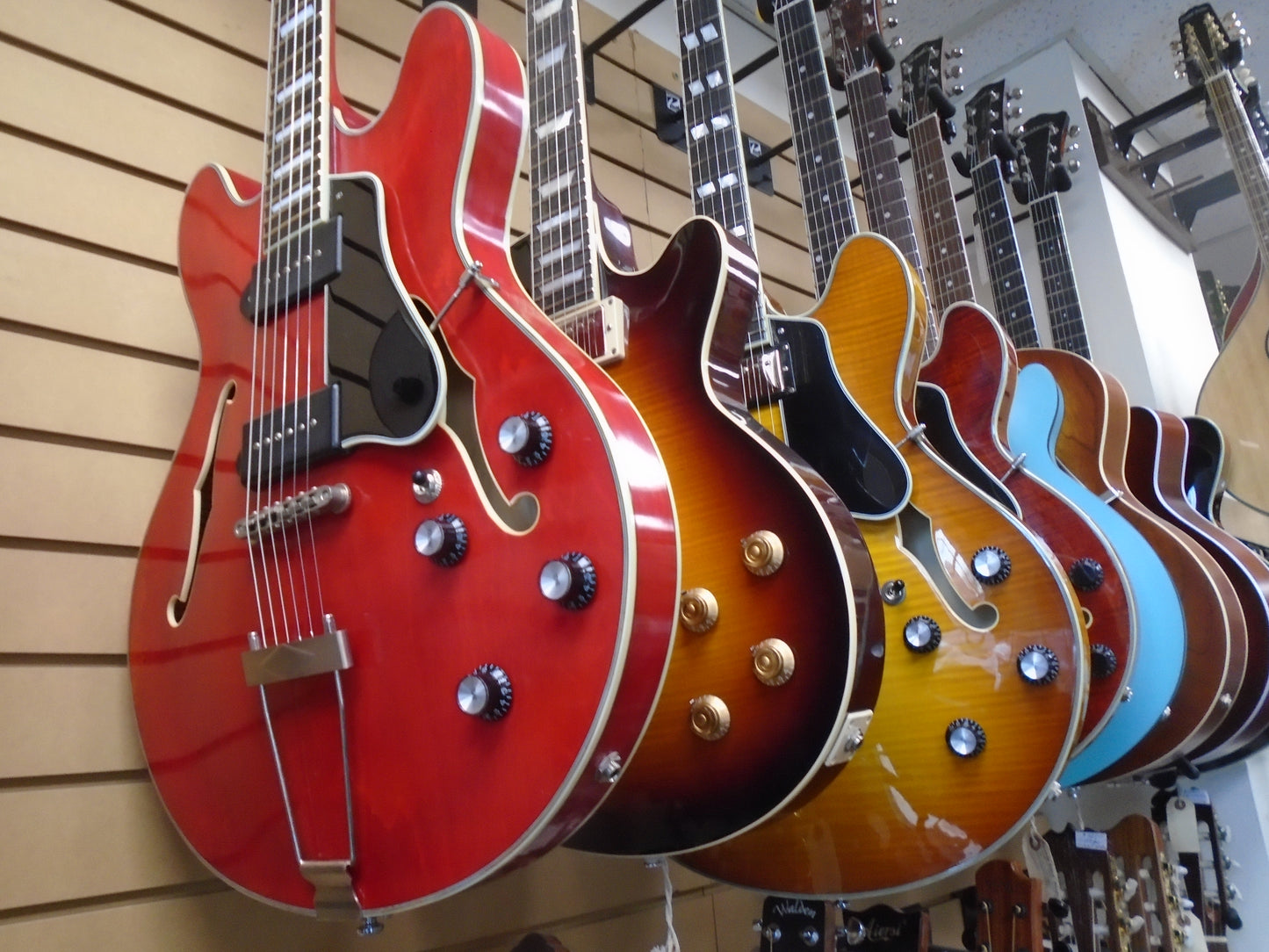 Eastman T64/V-T-Red w/hard case