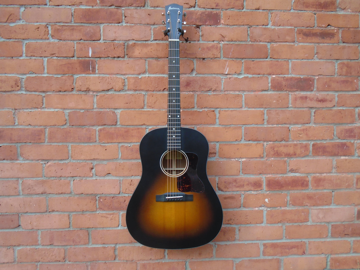 Eastman e1SS-SB guitar w/bag
