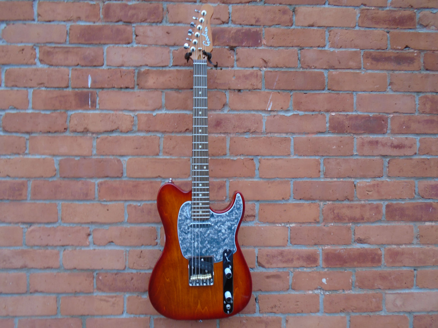 Godin Stadium PRO Sunset Burst w/bag
