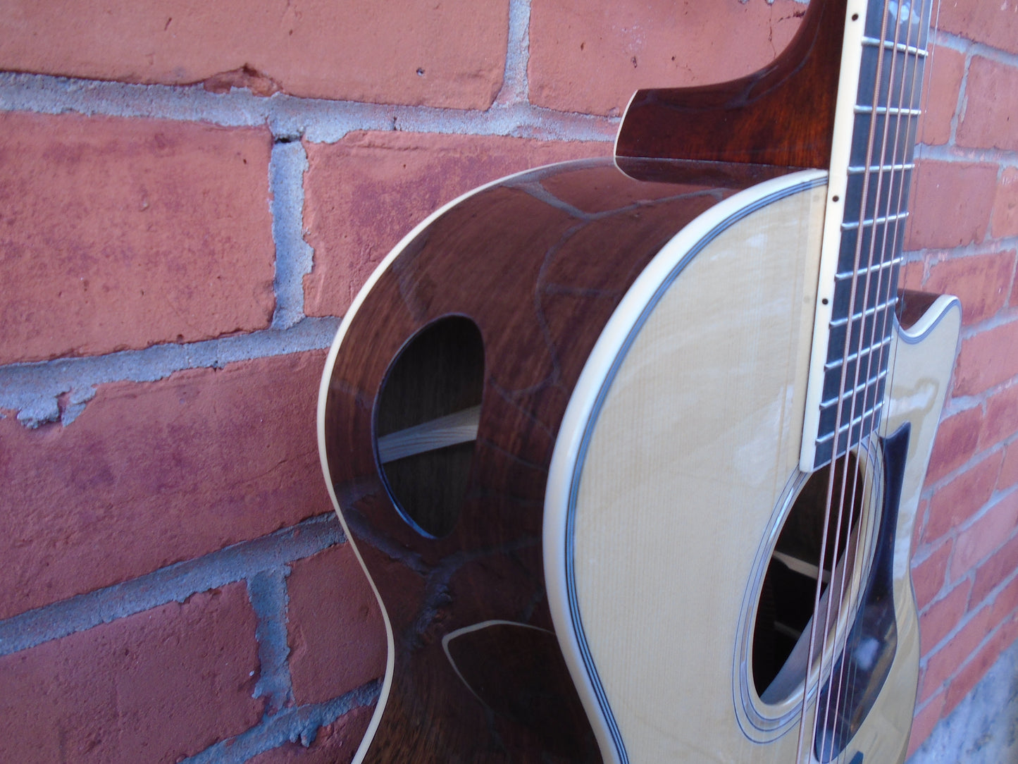 Eastman AC422CE-A/E w/hard case