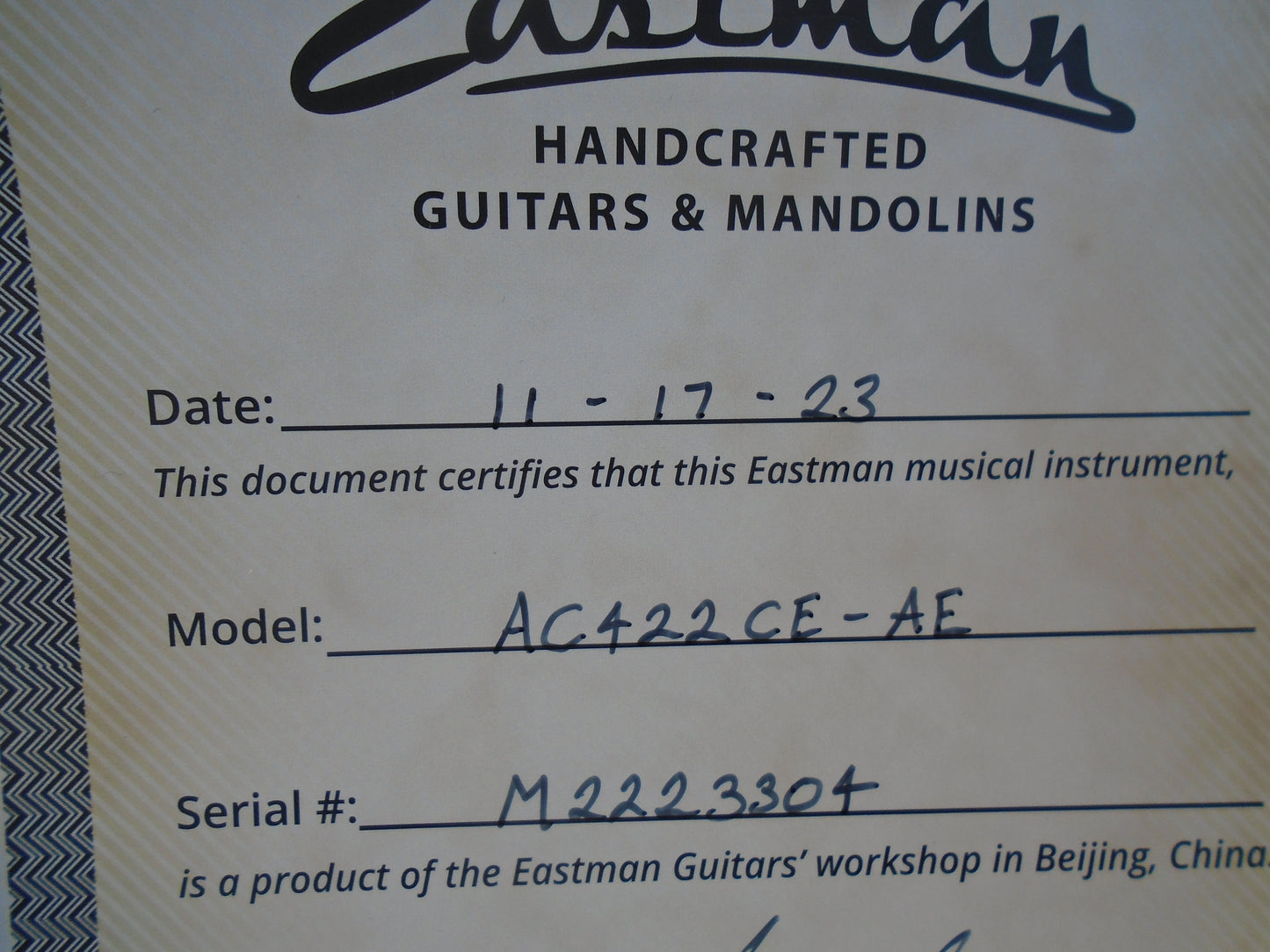 Eastman AC422CE-A/E w/hard case