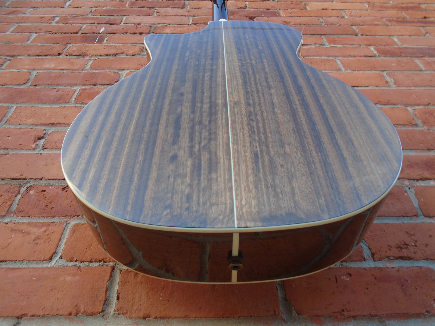 Eastman AC422CE-A/E w/hard case