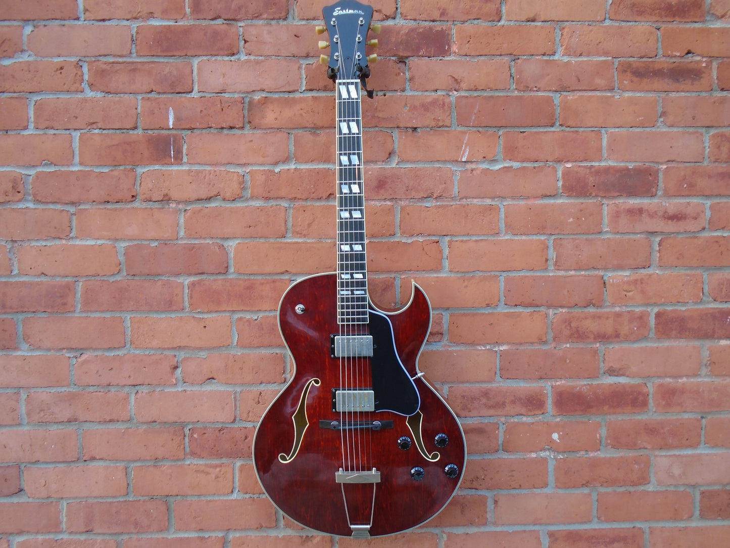 Eastman T49D/TV AMB guitar w/hard case