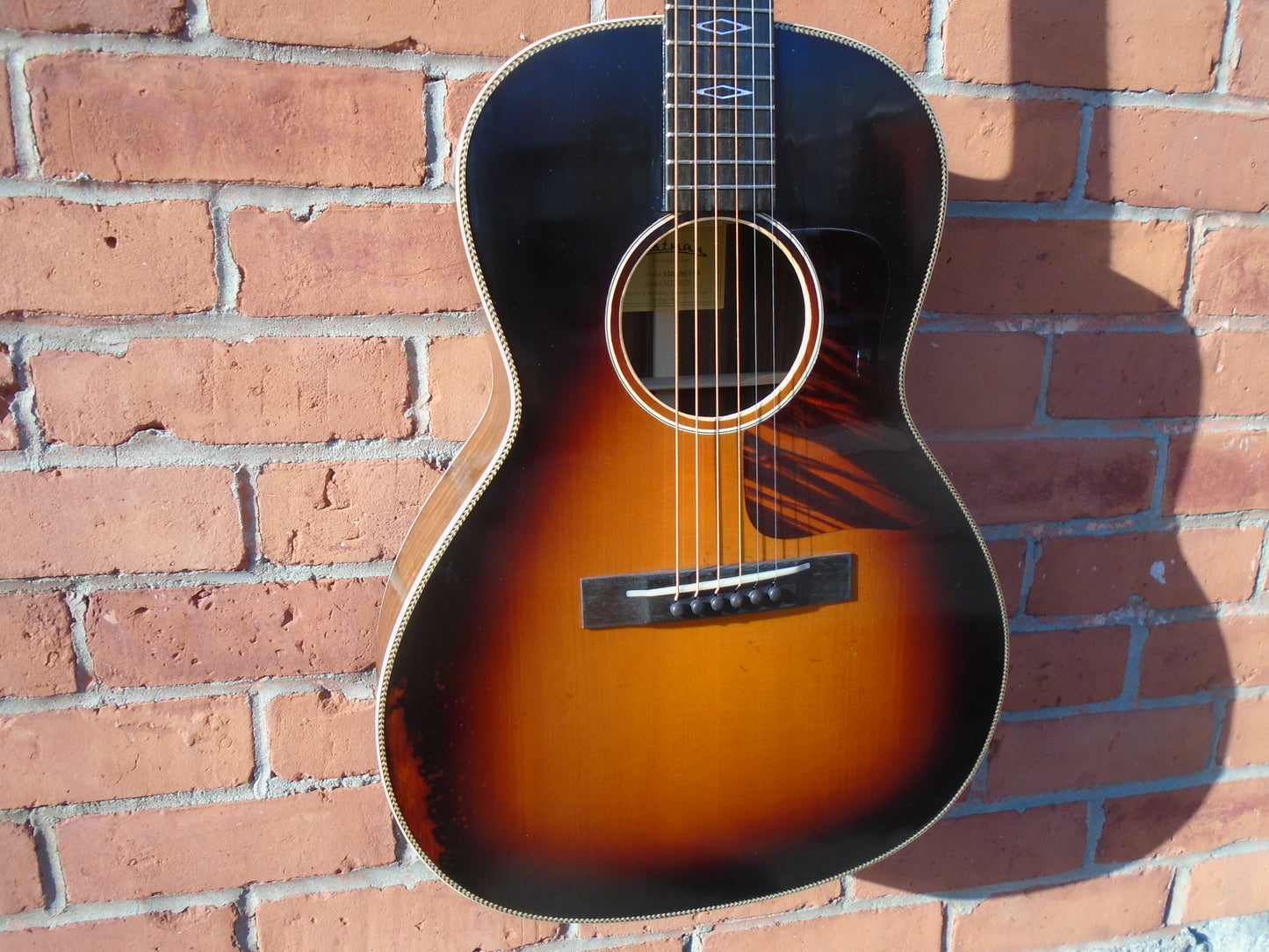 Eastman E22OOSS/V guitar w/hard case, B stock insttument