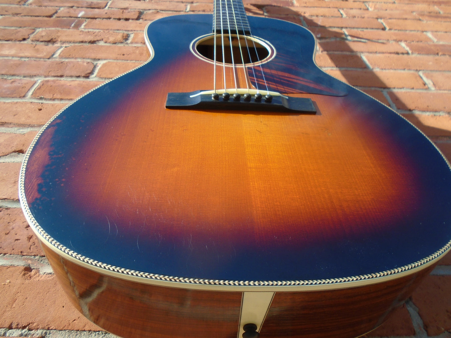 Eastman E22OOSS/V guitar w/hard case, B stock insttument