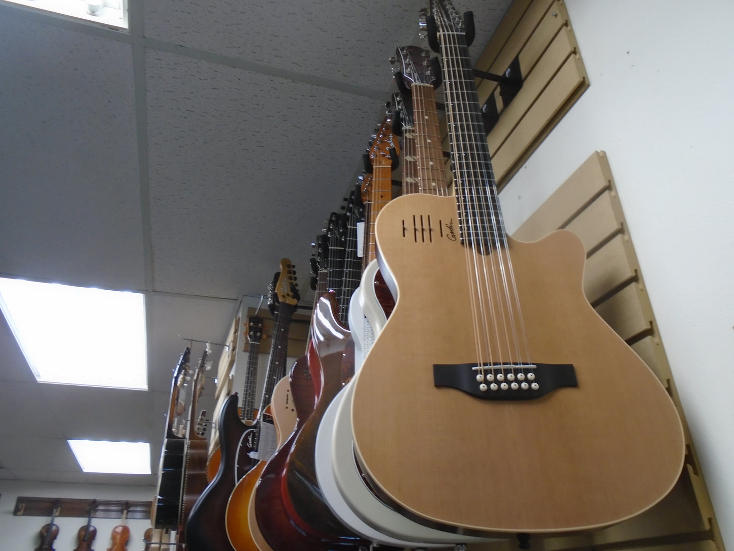 Godin A12 Natural SG sf w/bag-store demo