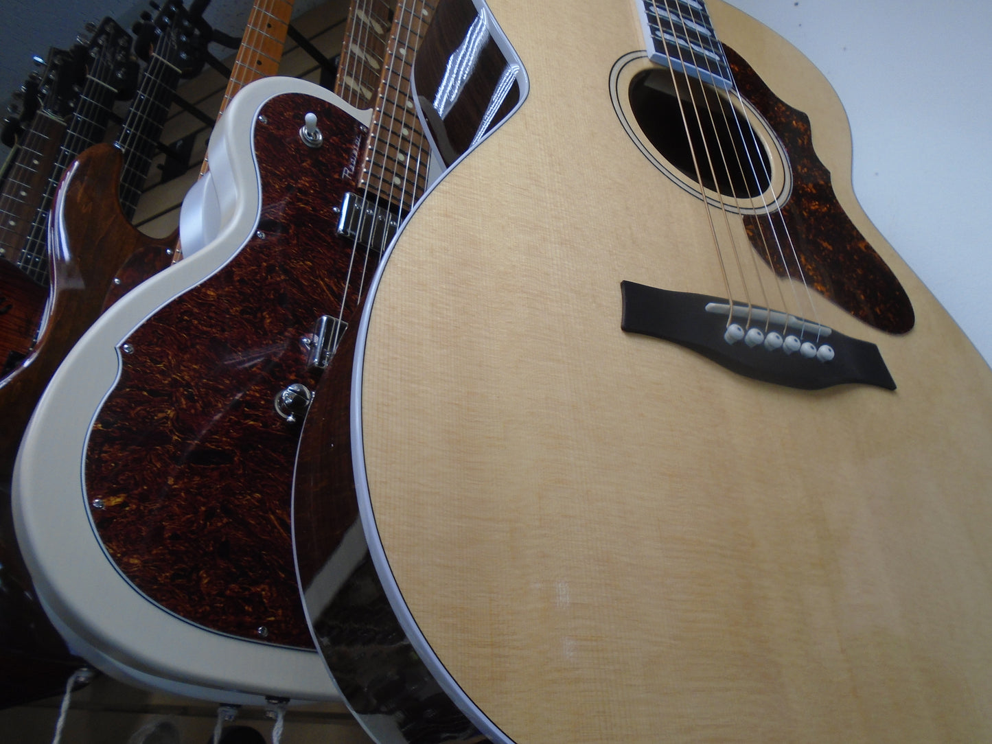 Godin Fairmount LTD CH EQ, Rosewood Anthem, store demo, selling as a factory demo in a mint condition