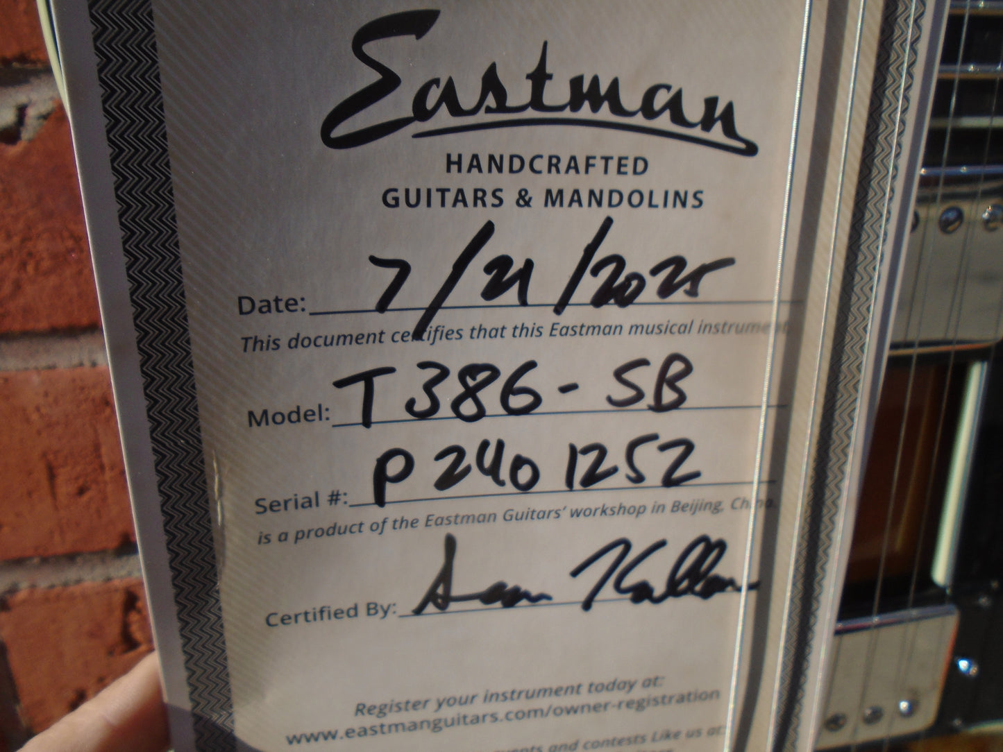Eastman T386-SB guitar w/hard case-store demo