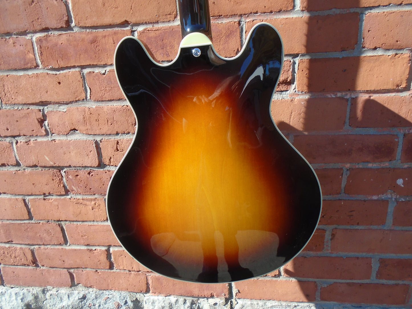 Eastman T386-SB guitar w/hard case-store demo