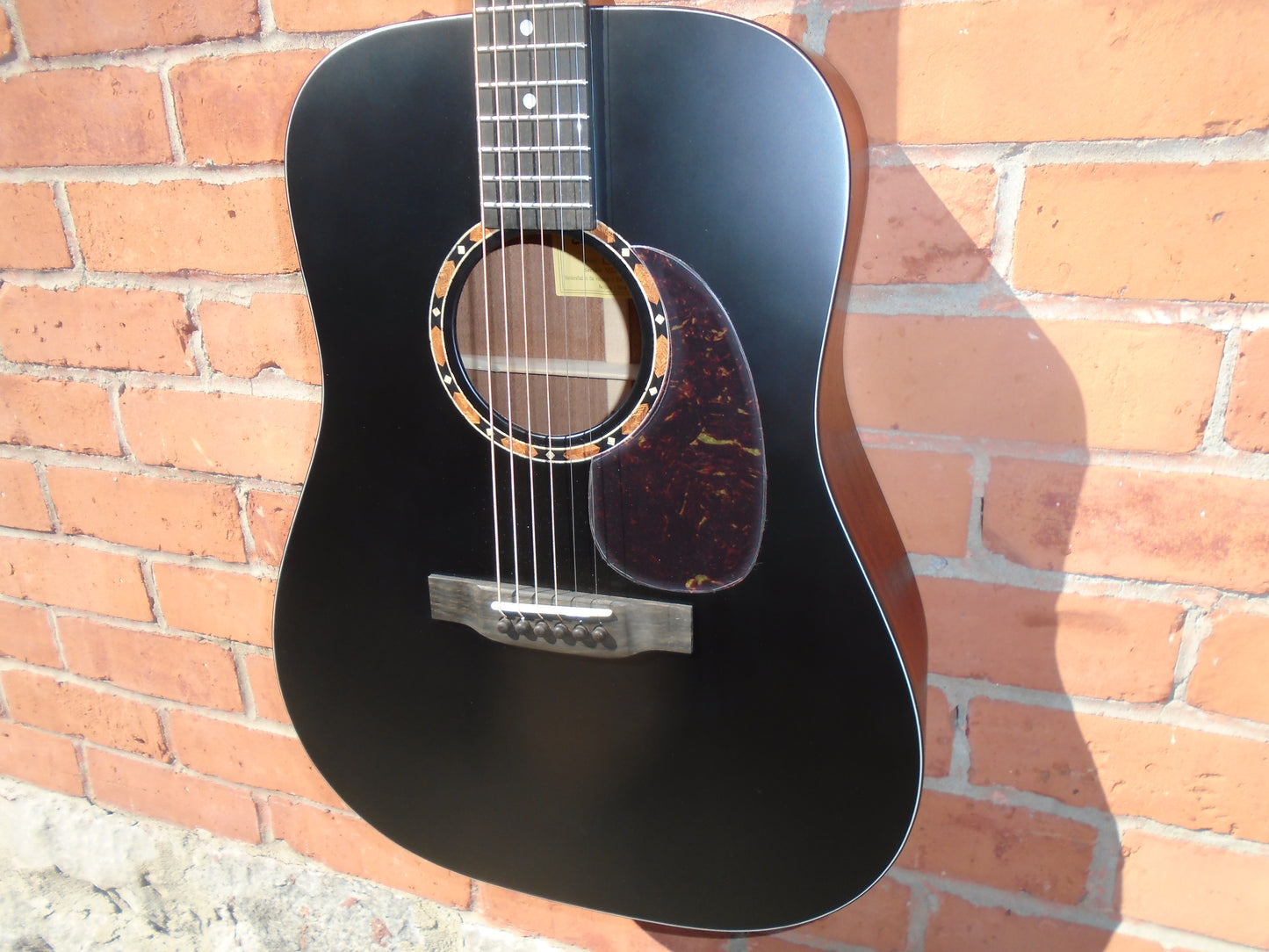 Eastman E2D-BK guitar w/bag