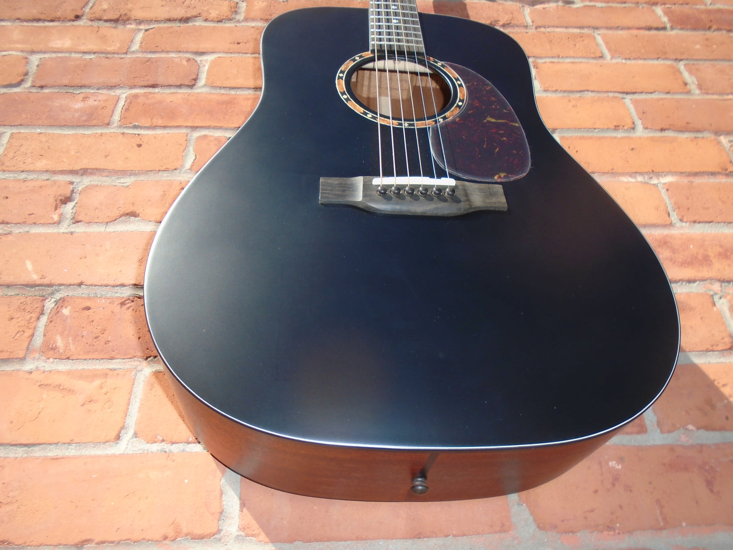 Eastman E2D-BK guitar w/bag