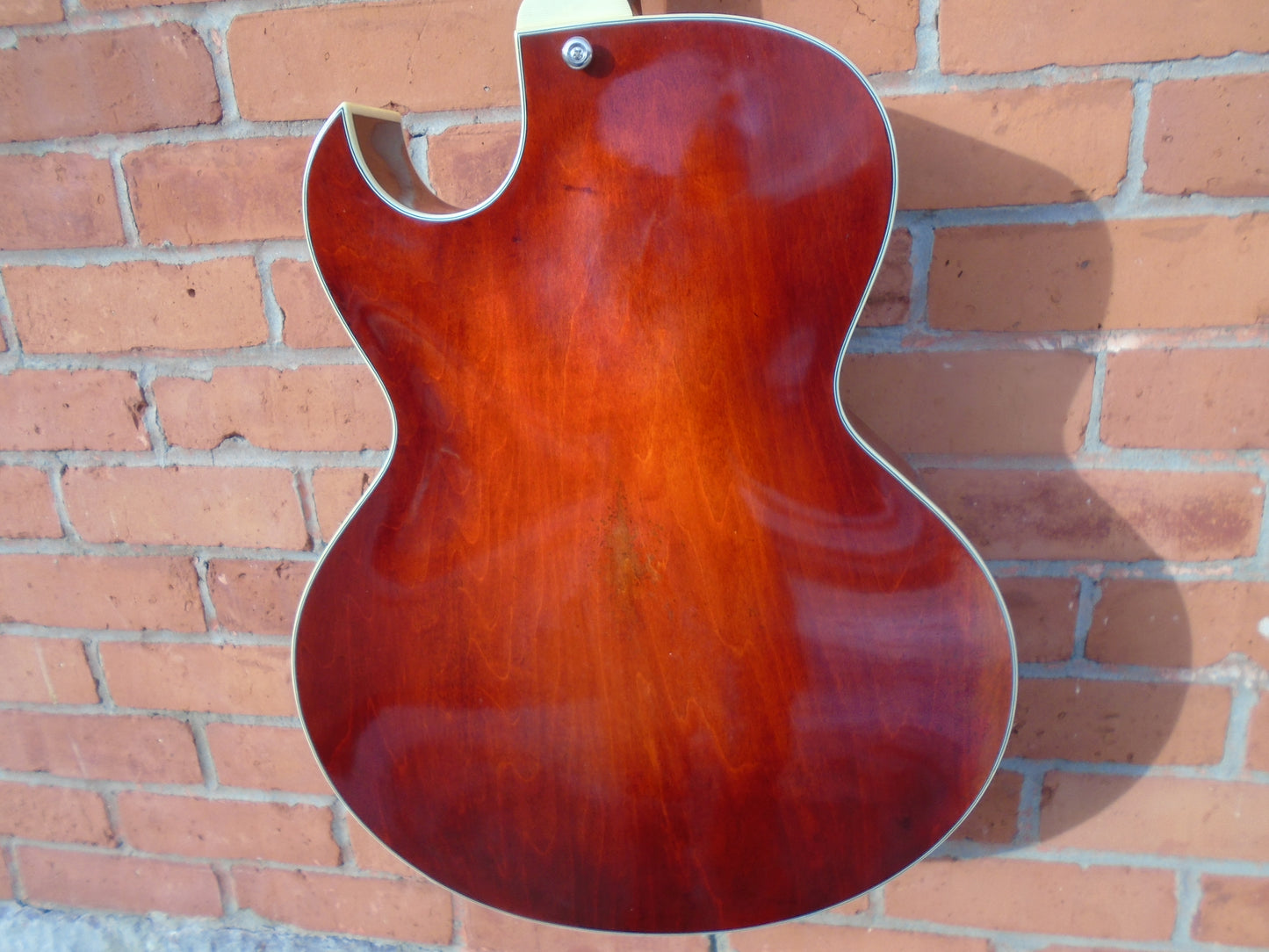 Eastman T49D/V guitar w/case-demo