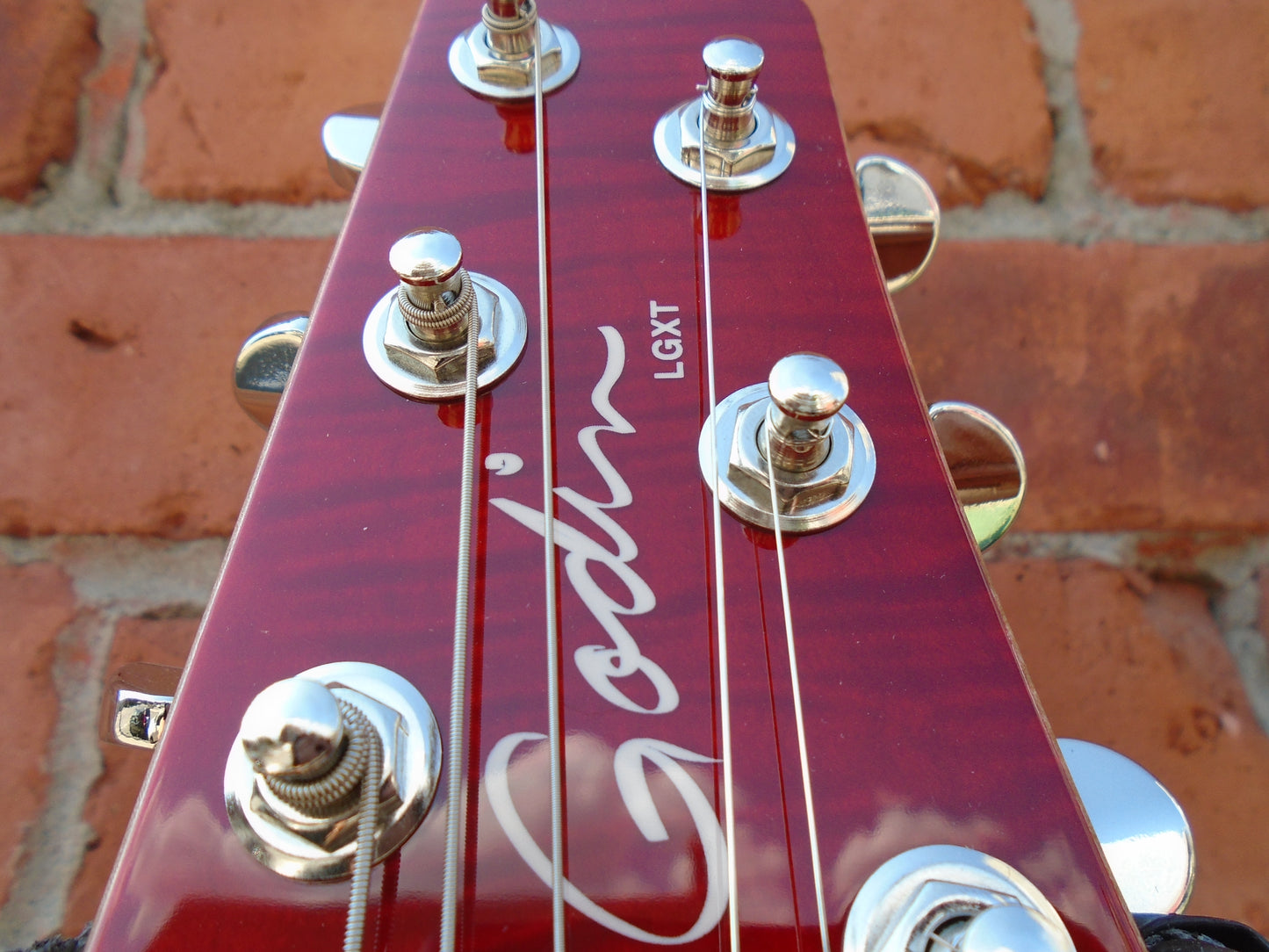 Godin DS-1 w/bag  Daryl Stuermer Signature B stock-dark spot on the side