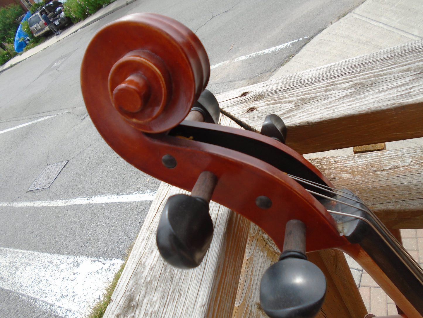 Eastman VC200 4/4 cello w/bag & bow