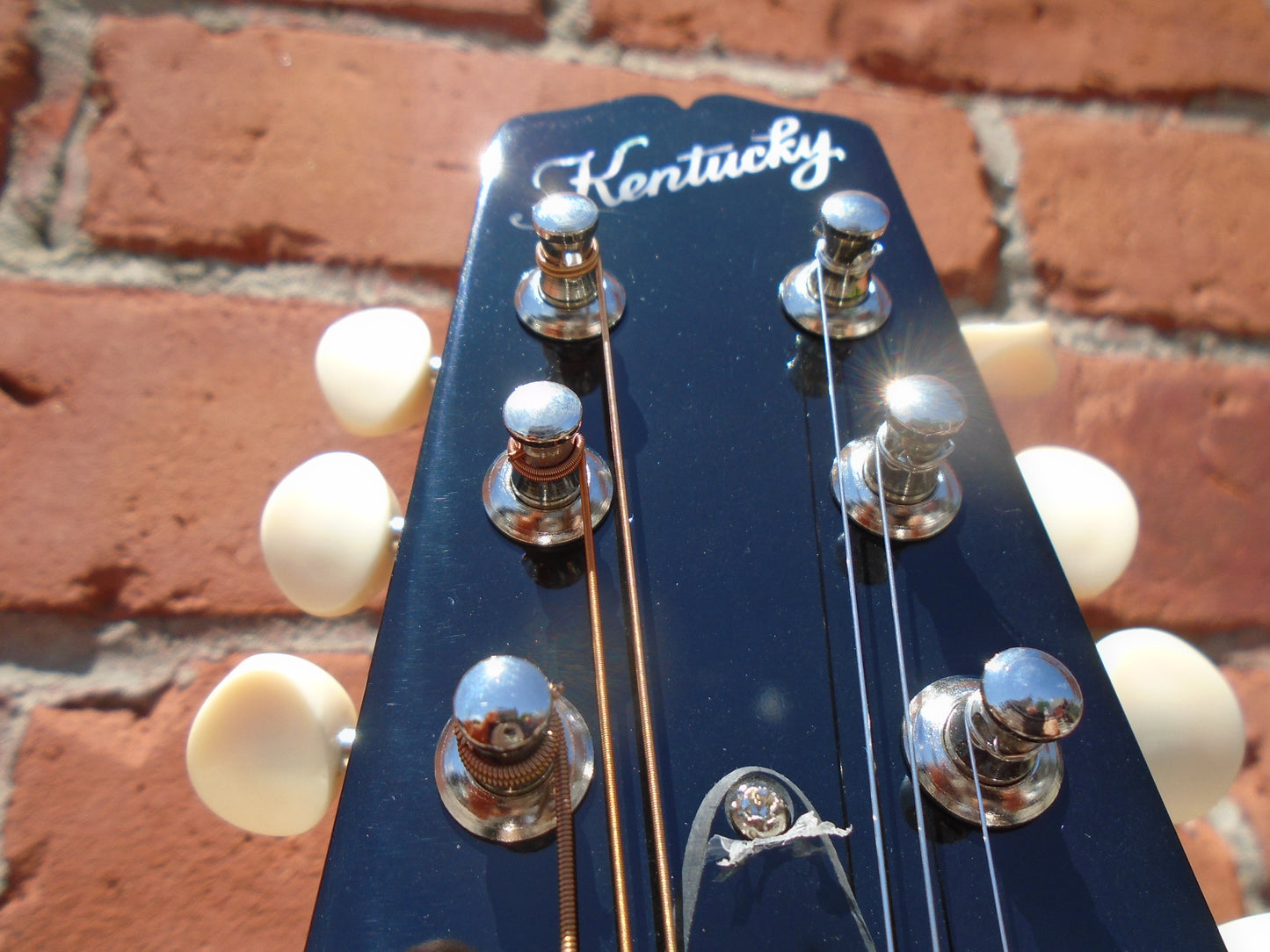 Kentucky KM140 mandolin w.bag