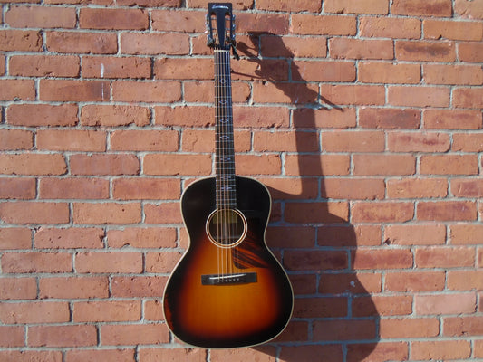Eastman E22OOSS/V guitar w/hard case, B stock insttument