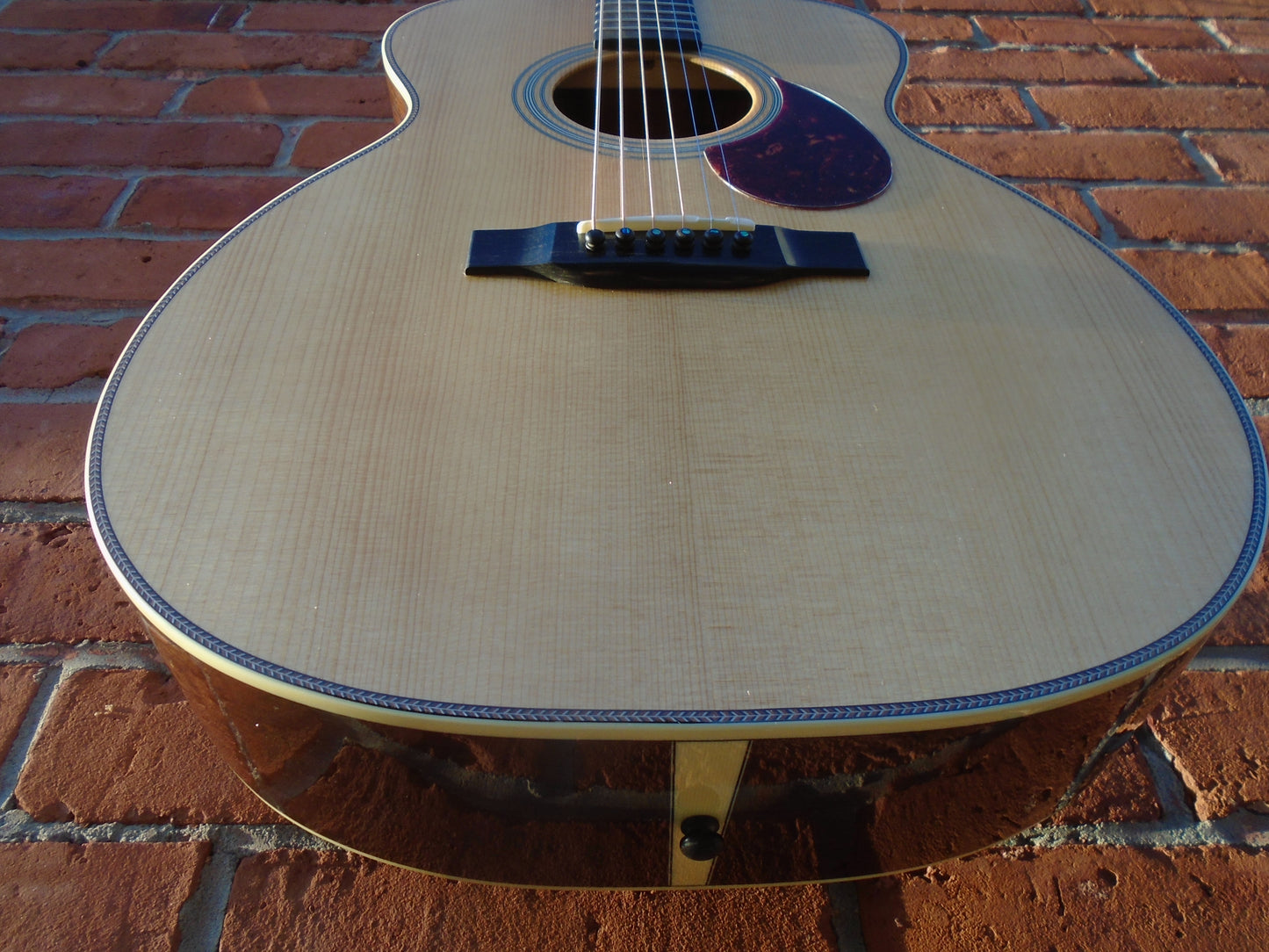 Eastman E20OM-TC-MR w/hard case B stock in a good condition