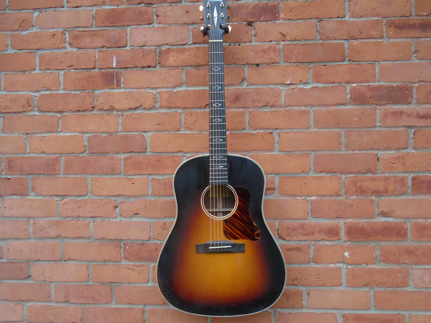 Eastman E22SS/V-SB,  B stock instrument in a good condition