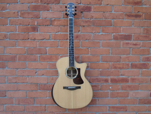 Eastman AC822CE w hard case, B stock instrument in a good condition