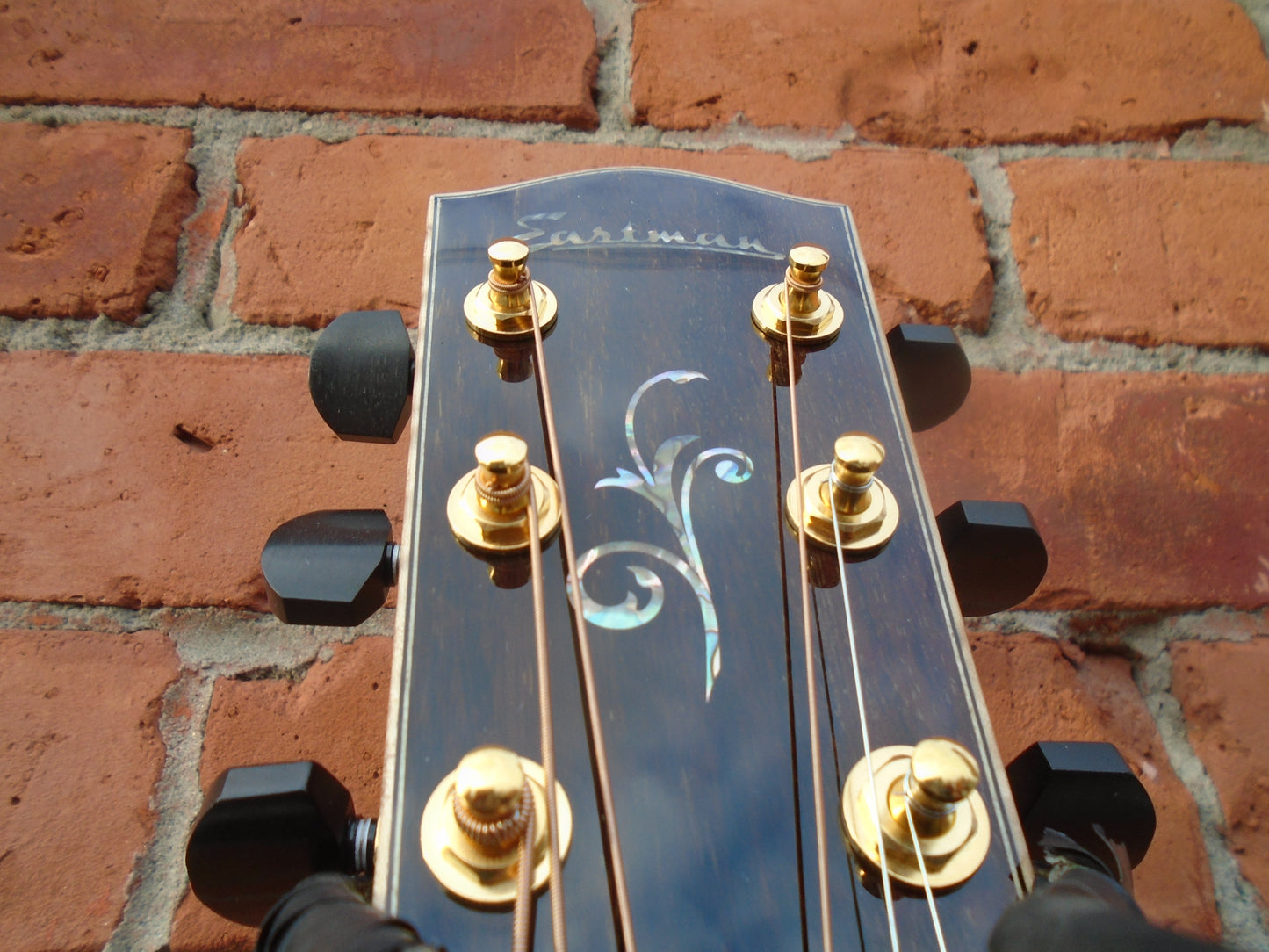 Eastman AC822CE w hard case, B stock instrument in a good condition