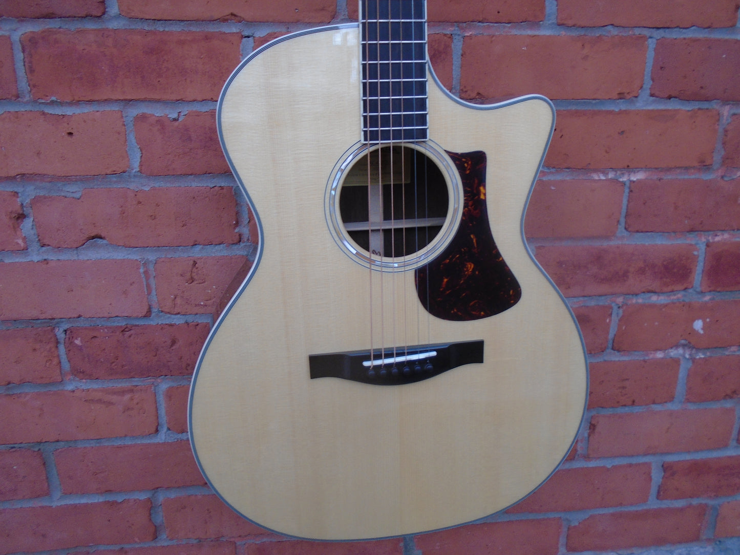 Eastman AC422CE-A/E , B stock instrument in a very good condition