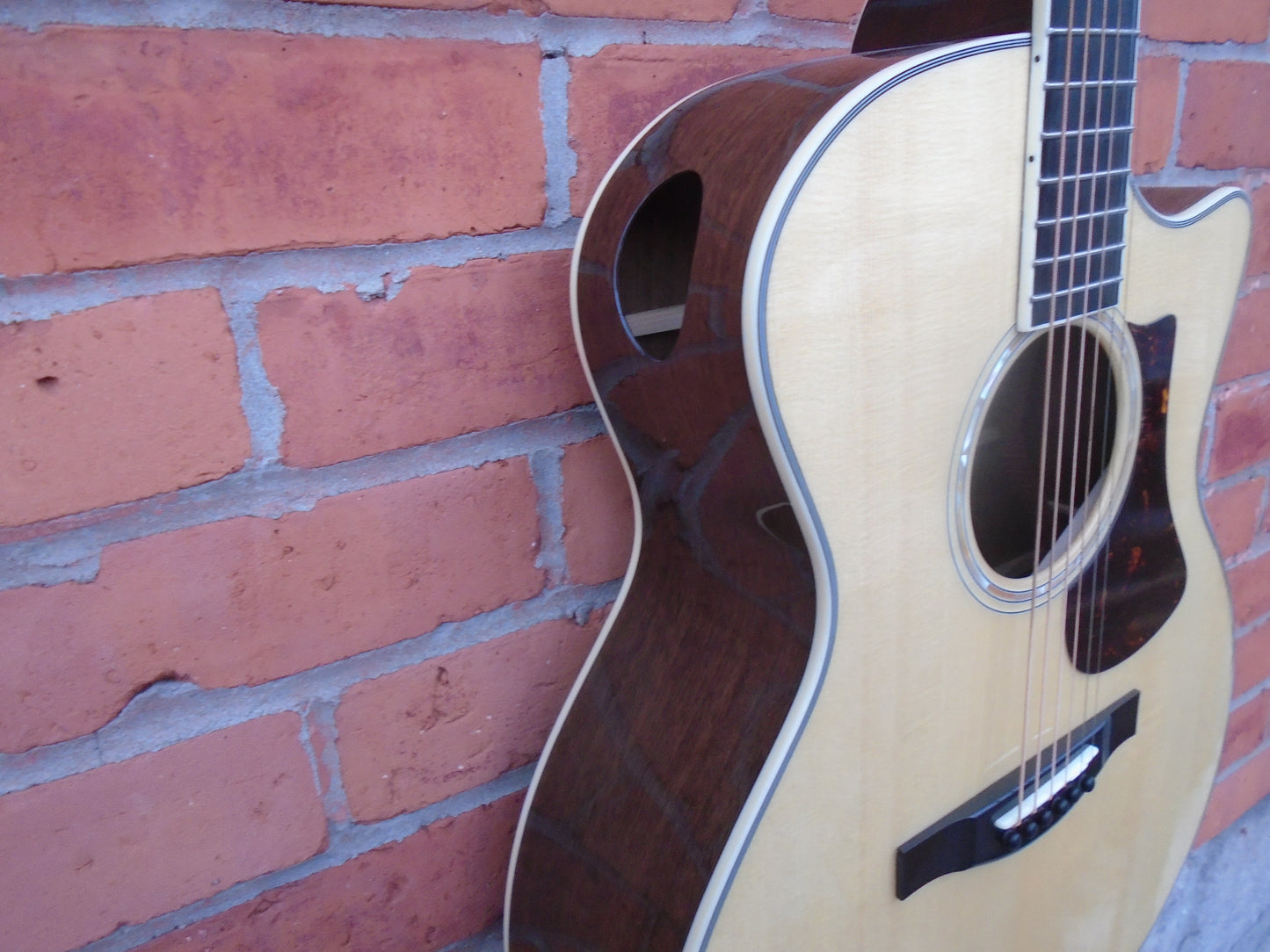 Eastman AC422CE-A/E , B stock instrument in a very good condition