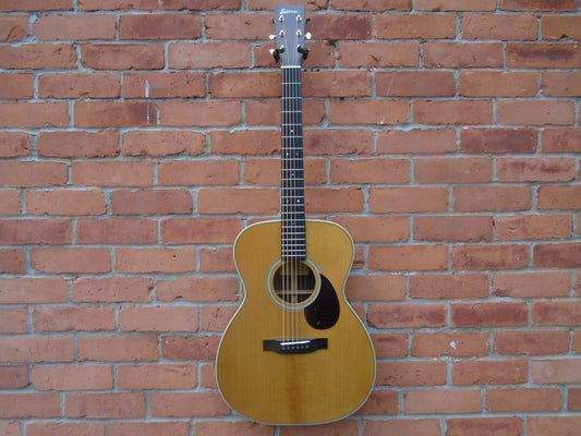 Eatstman E20OM-TC guitar w/hard case, store demo in a mint condition