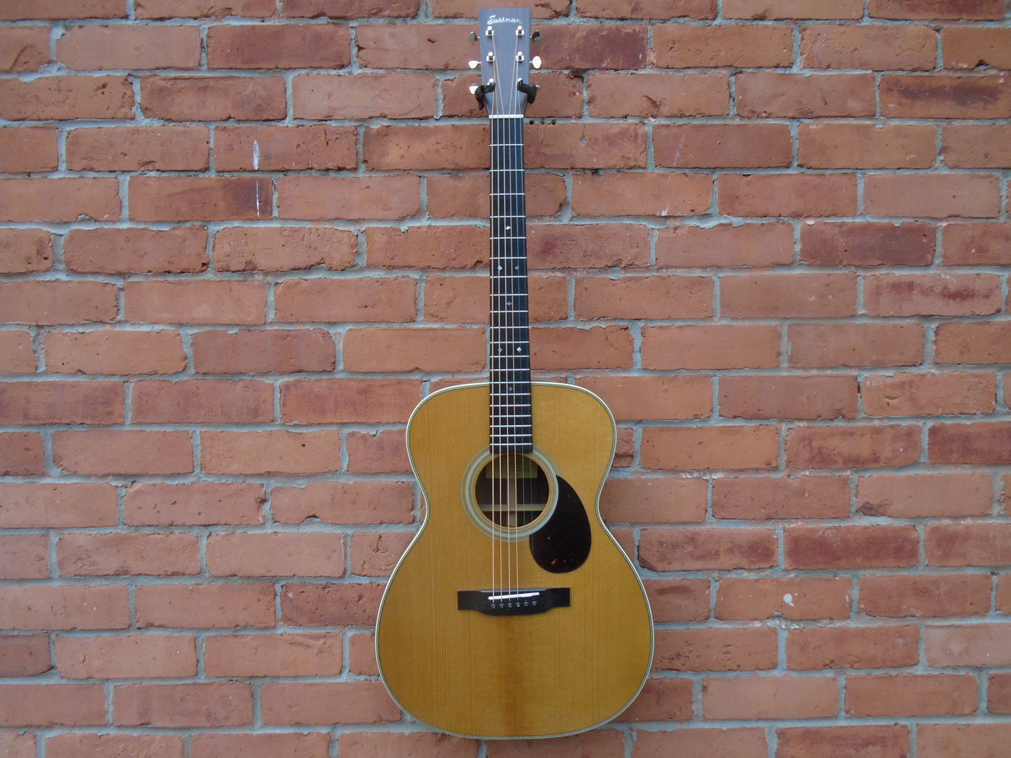 Eastman E6LGSS-TC w/hard case