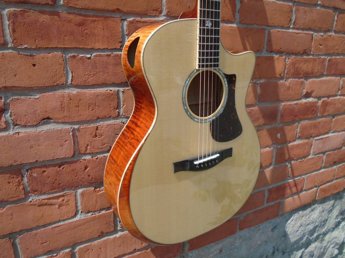 Eastman AC622CE B stock instrument in a good condition