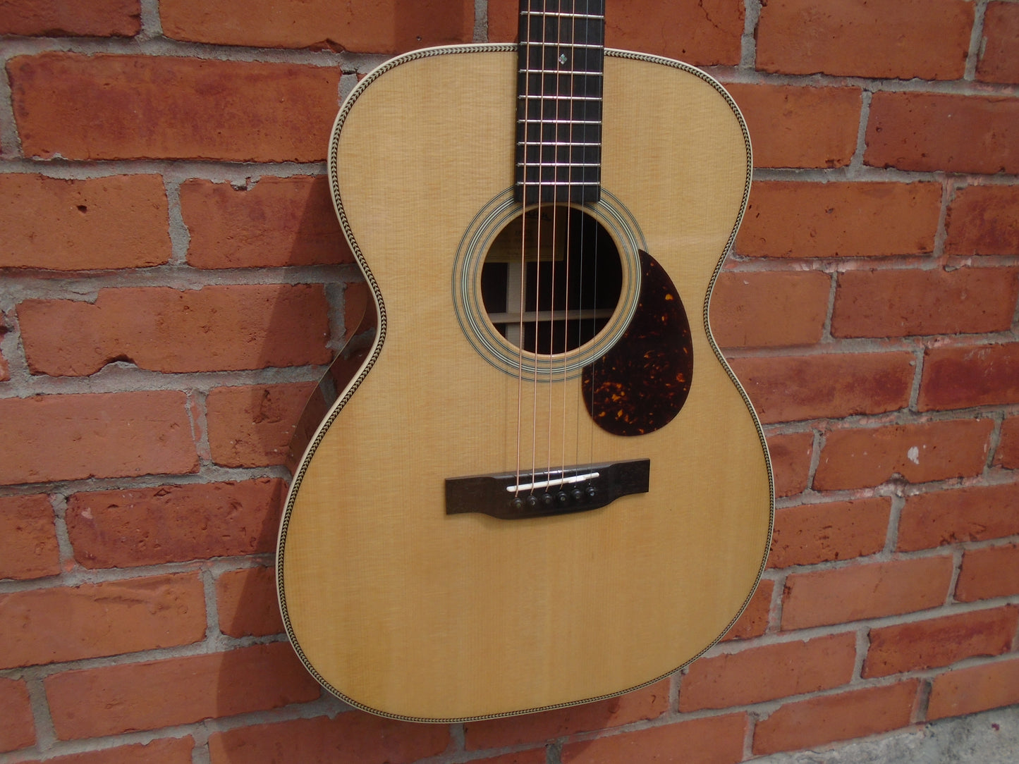 Eastman E8OM-TC  w/hard case -B stock instrument in a good condition
