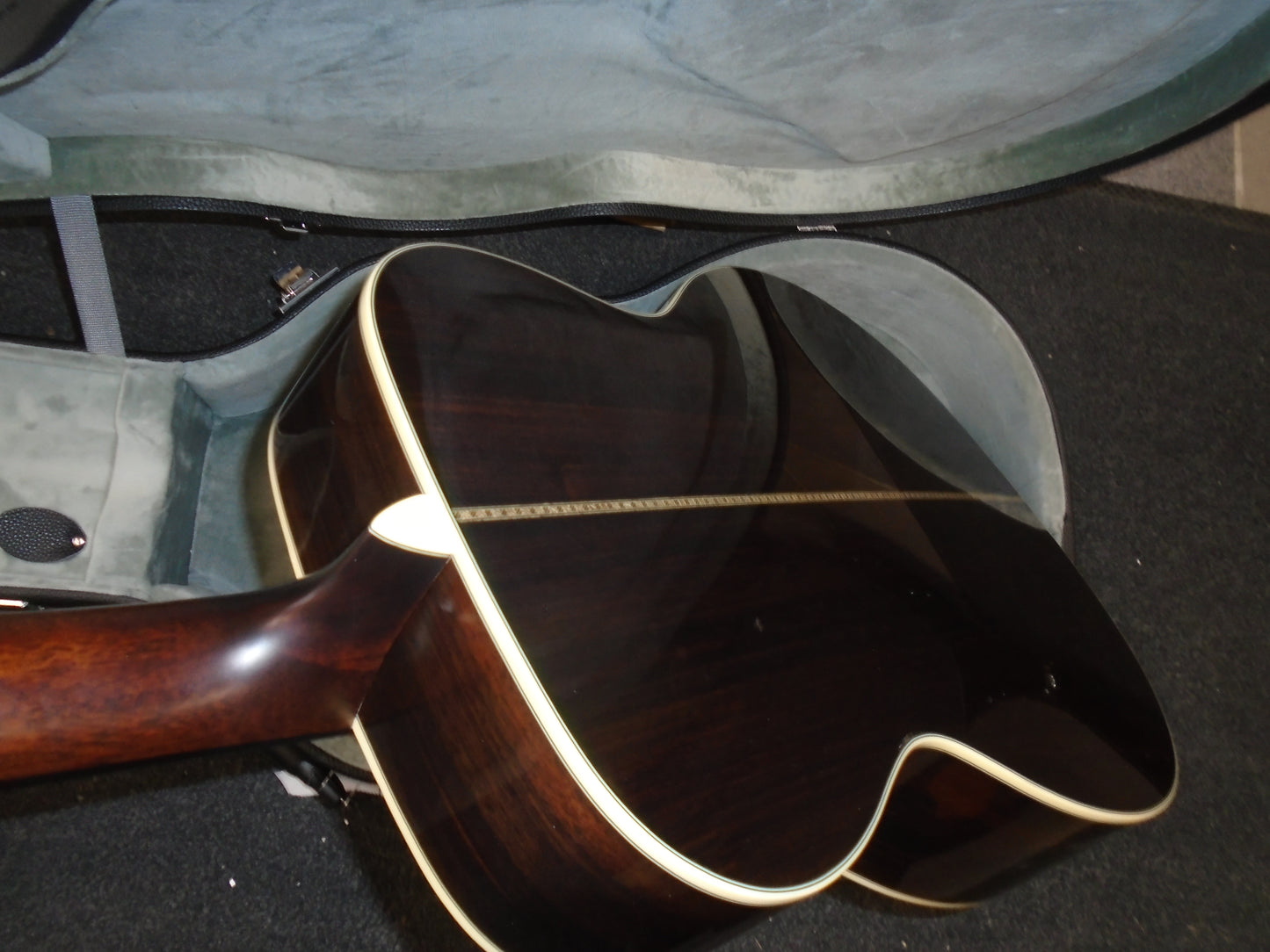 Eastman E8OM-TC  w/hard case -B stock instrument in a good condition