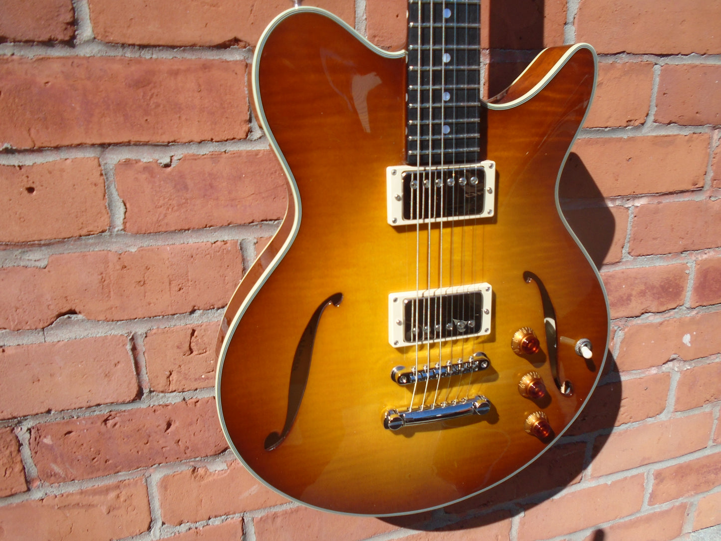 Eastman Romeo California w/hard case-store demo