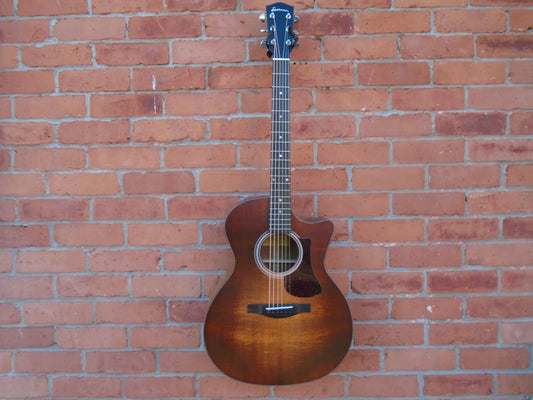 Eastman AC222CE-CLA guitarw/bag