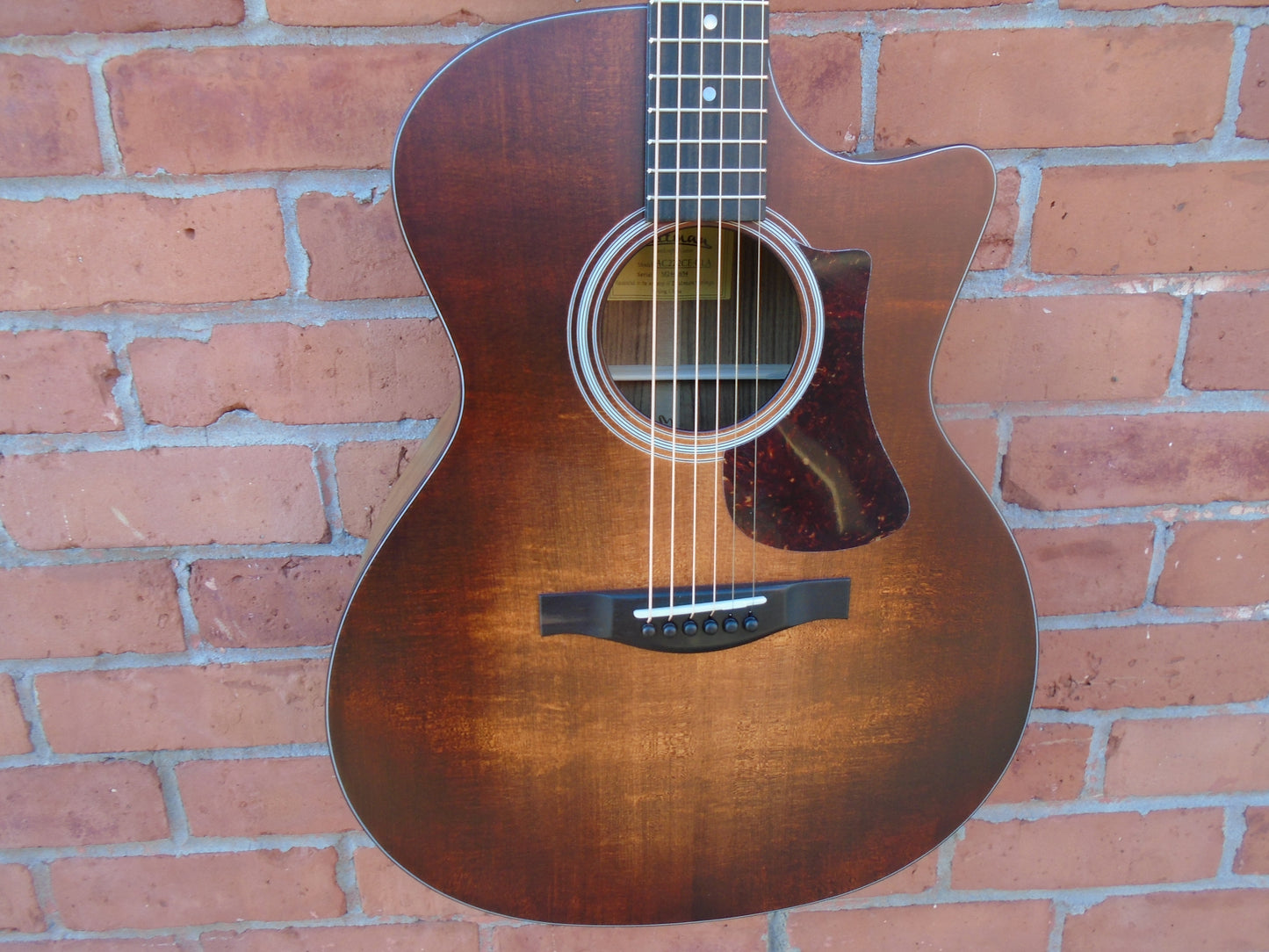 Eastman AC222CE-CLA guitarw/bag