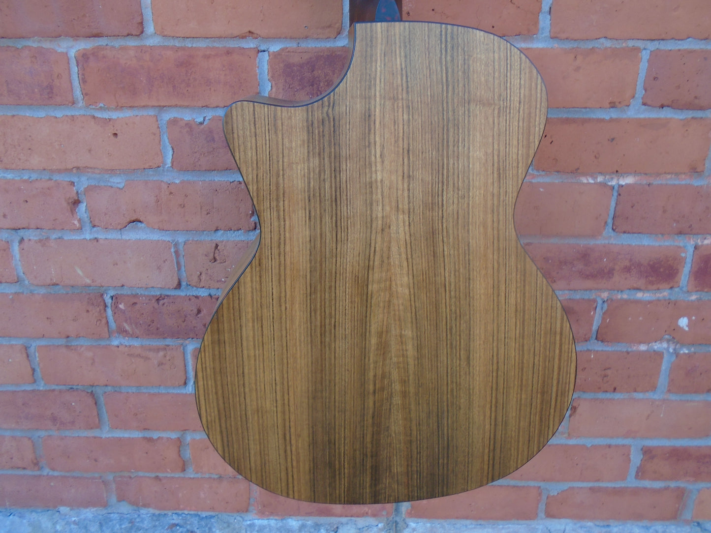 Eastman AC222CE-CLA guitarw/bag