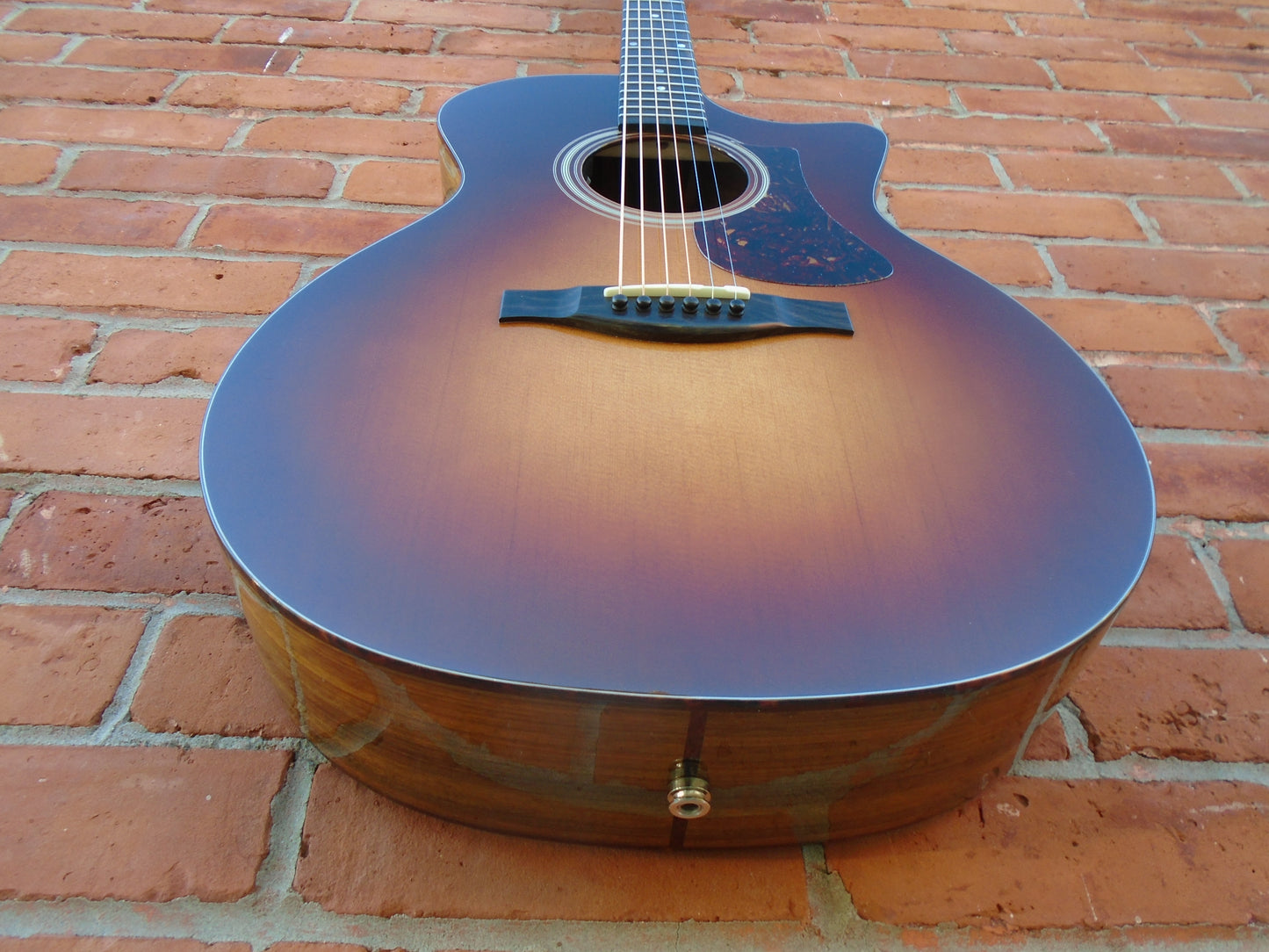 Eastman AC222CE-DLX-GB guitar w/bag