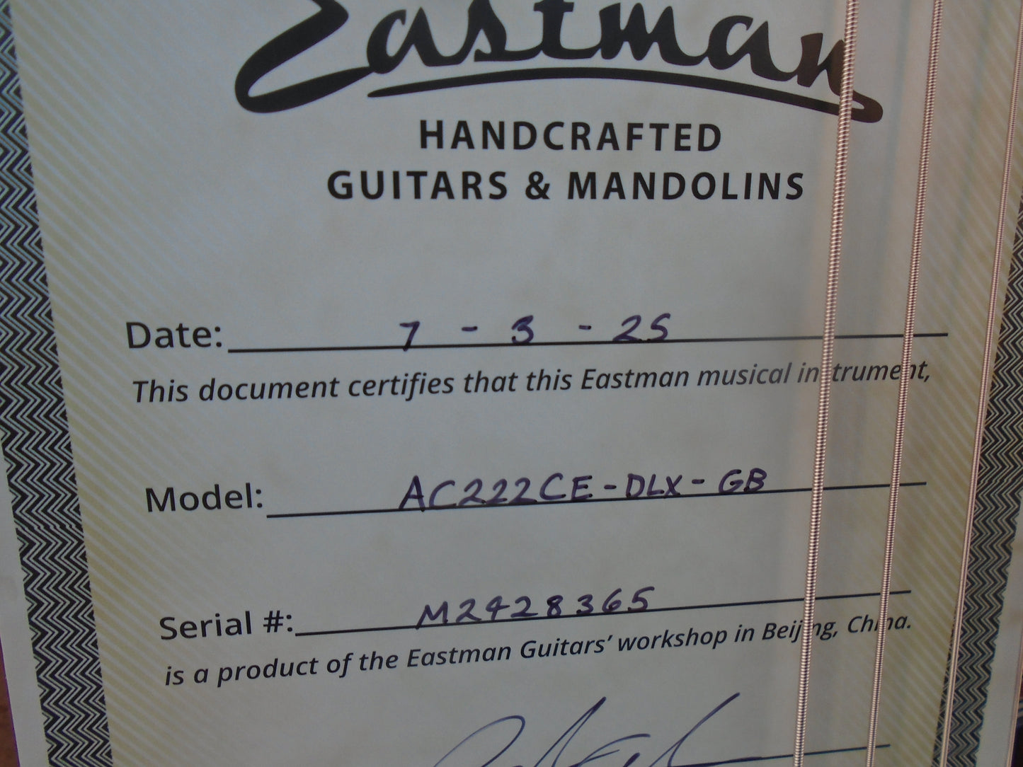 Eastman AC222CE-DLX-GB guitar w/bag