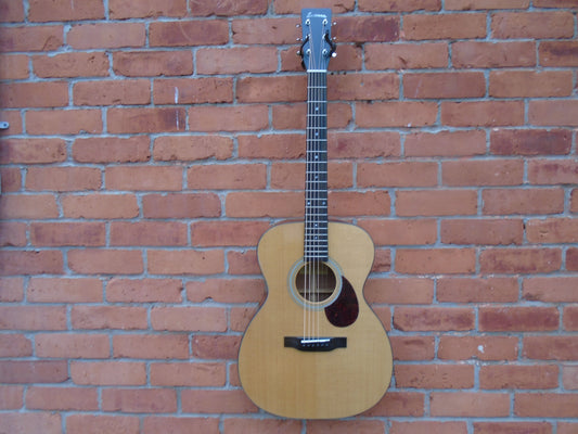Eastman E6OM-TC w/hard case