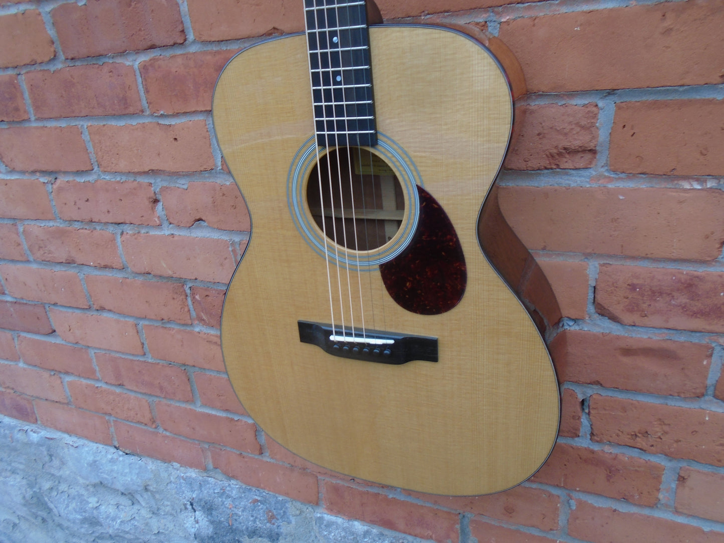 Eastman E6OM-TC w/hard case