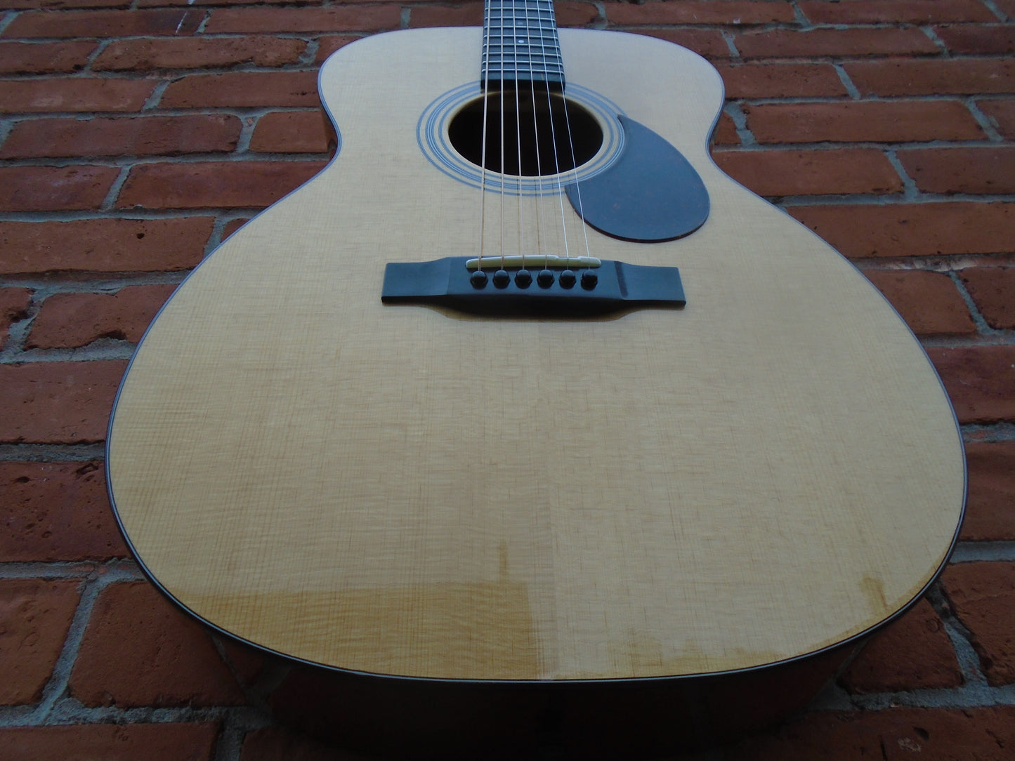 Eastman E6OM-TC w/hard case