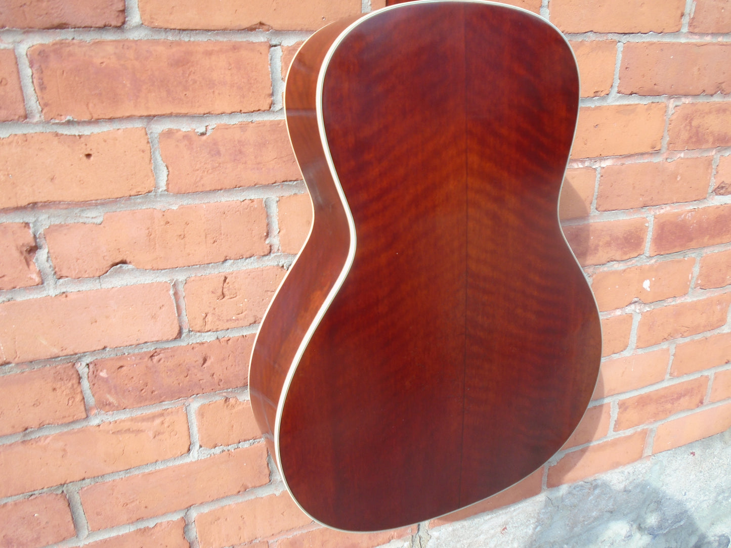 Eastman E10OOSS/V guitar w/ hard case