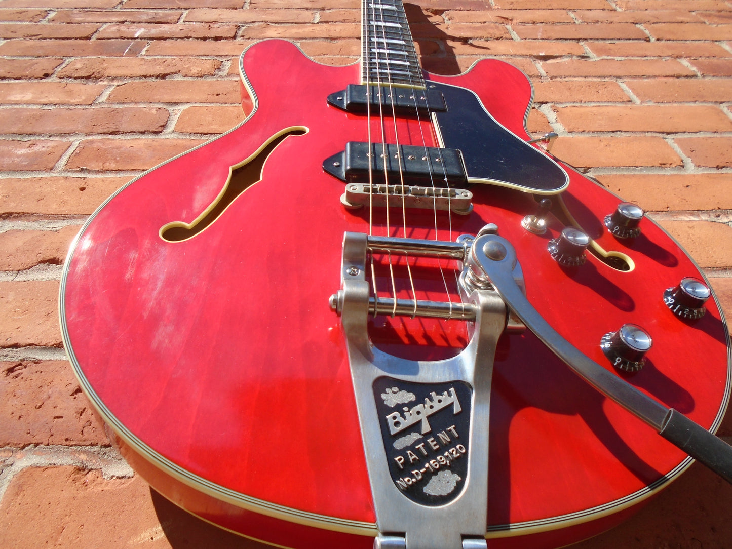 Eastman T64/TV guitar w/hard case