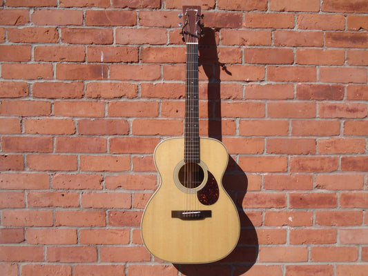 Eastman E8OM w/hard case B stock