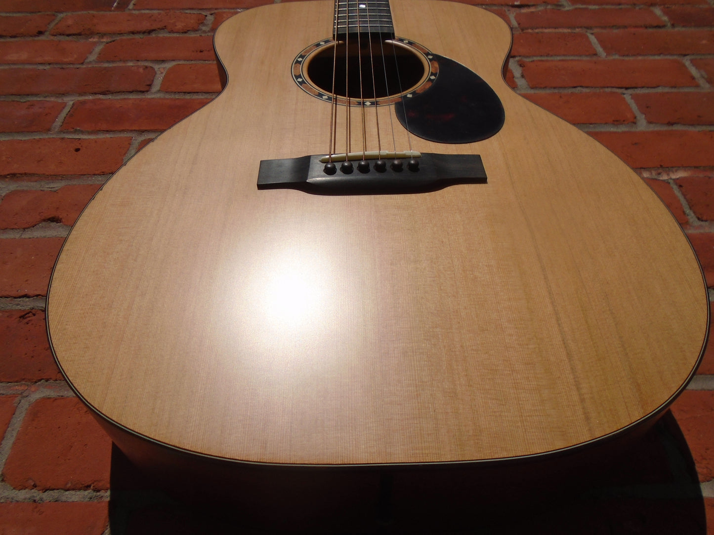 Eastman E2OM w/bag , B stock in a good condition