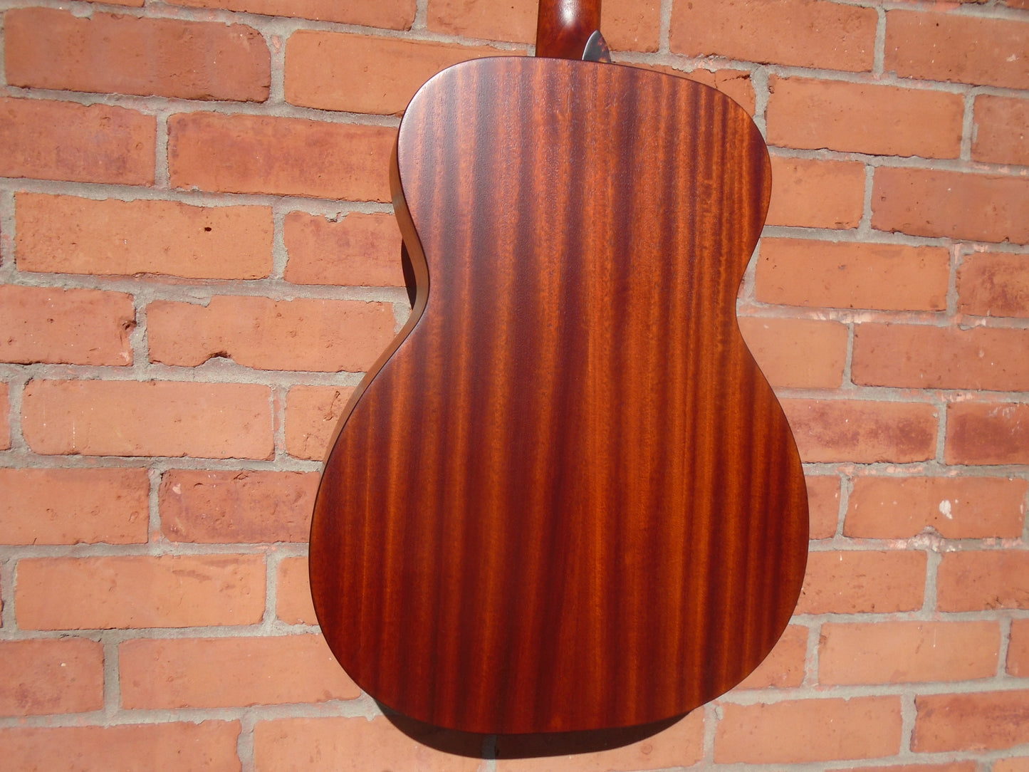 Eastman E2OM w/bag , B stock in a good condition
